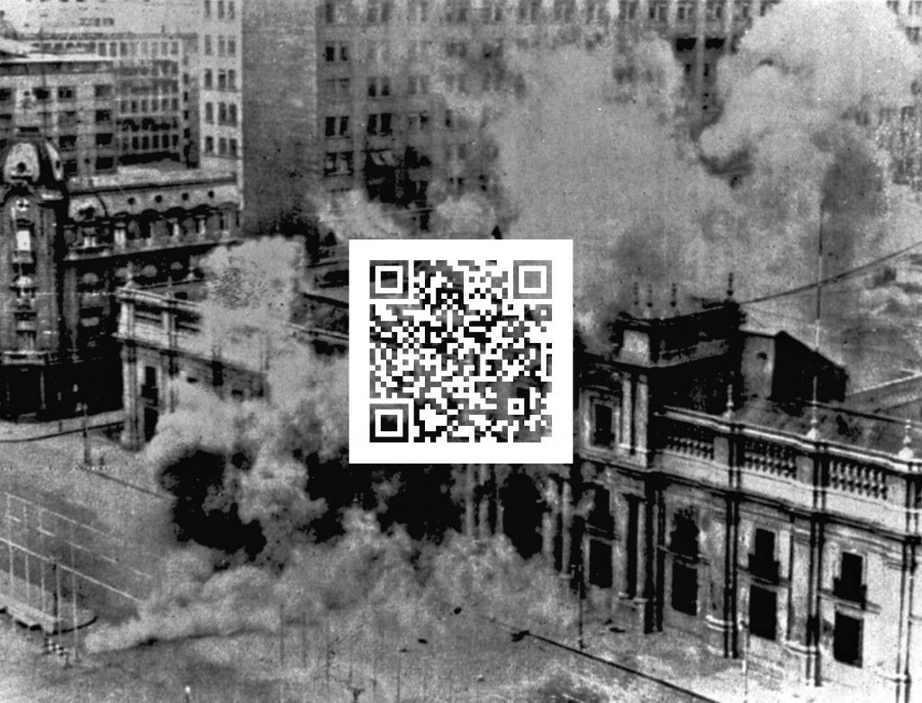 Muestra "Sexo, imagen y algoritmos": Las partículas elementales del cuerpo humano Fotografía en blanco y negro del 11 de septiembre mostrando edificios urbanos envueltos en humo denso y escombros