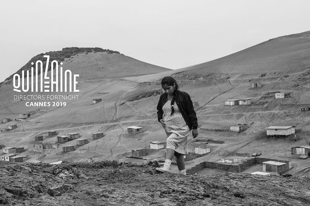SANFIC 15: "Canción sin nombre", de Melina León: La elocuencia del plano fijo Hombre en paisaje árido montañoso de película Canción sin nombre, director Melina León, blanco y negro