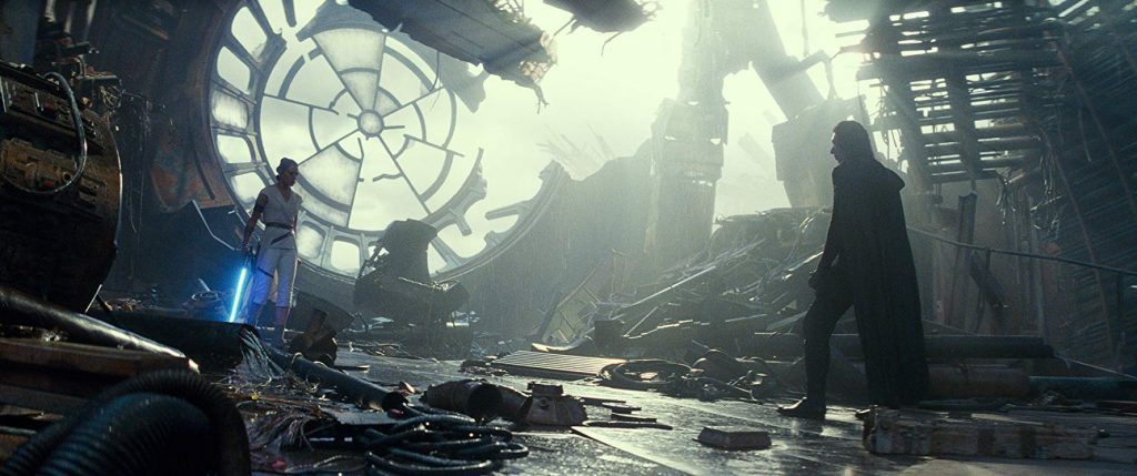 Escena de ciencia ficción con figura oscura en ciudad futurista destruida, luz celestial y arquitectura monumental