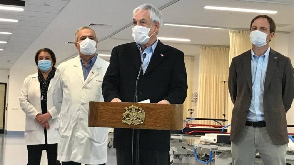 Covid-19 y gobierno empresarial: La soberanía trágica de la comunidad Sebastián Piñera en conferencia de prensa con funcionarios médicos y asesores durante pandemia de COVID-19