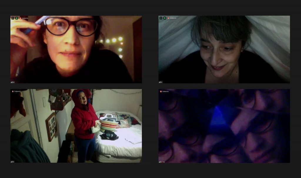Collage de cuatro escenas: hombre con gafas, persona en primer plano, escena íntima en cama, pareja abrazada en penumbra