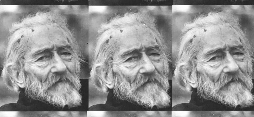 Macedonio Fernández, escritor argentino de cabello largo y barba blanca, en tres variaciones de retrato en blanco