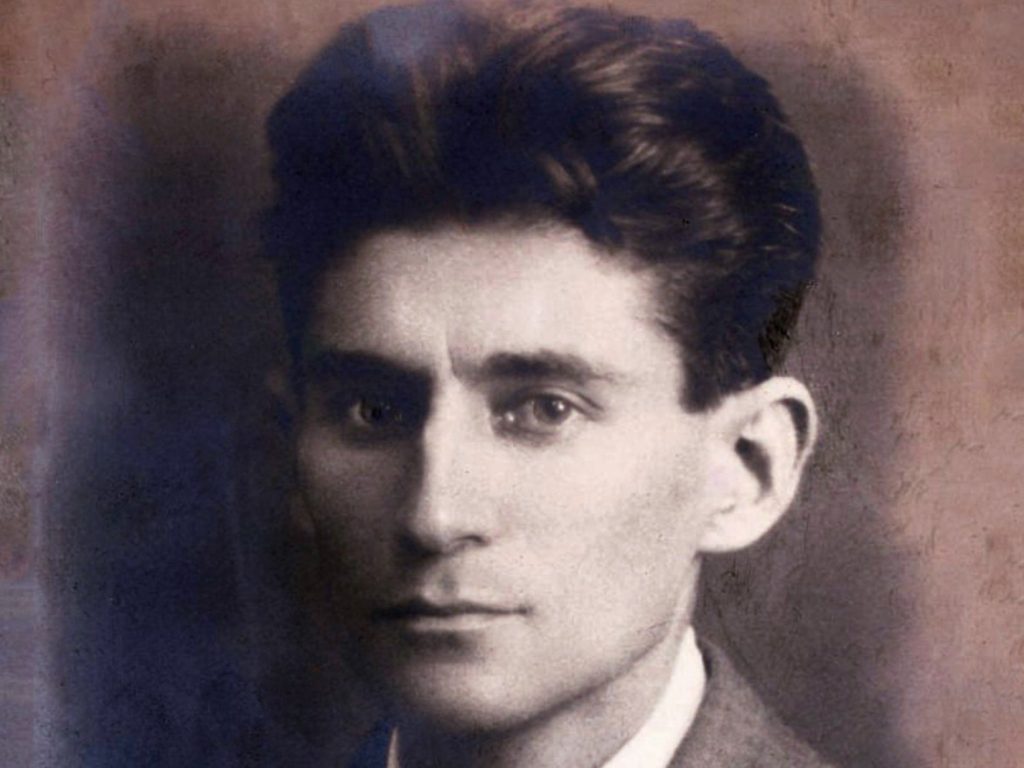 Retrato de Franz Kafka, escritor checo, fotografía en blanco y negro de principios del siglo XX con fondo oscuro