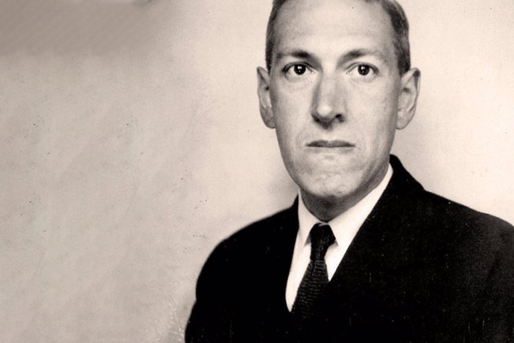 H.P. Lovecraft, escritor estadounidense de terror cósmico, retrato formal en blanco y negro de los años treinta