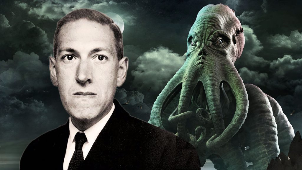 H.P. Lovecraft en traje junto a una representación del monstruo Cthulhu bajo cielo tormentoso