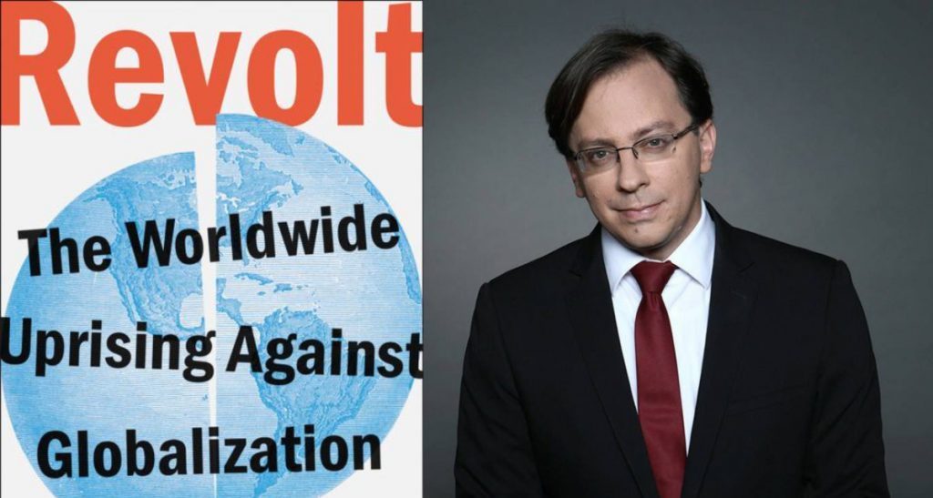 Portada del libro Revuelta: The Worldwide Uprising Against Globalization junto a retrato de hombre con gafas y traje