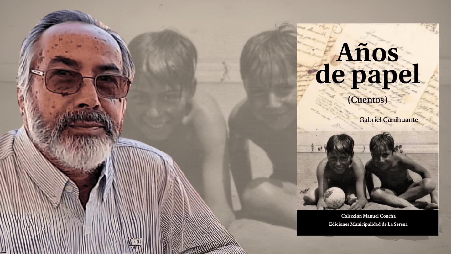 Escritor frente a portada del libro Años de papel, que muestra dos niños en blanco y negro