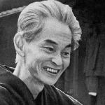 Retrato fotográfico en blanco y negro del escritor japonés Yasunari Kawabata, Premio Nobel de Literatura